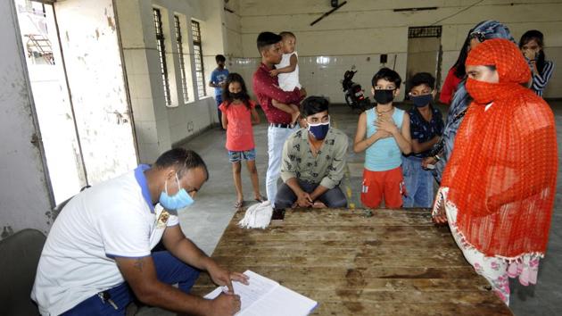 A health worker attends to people at a Covid-19 test registration desk, Noida, UP, Sunday, August 2, 2020.(Sunil Ghosh / HT Photo) A health worker attends to people at a Covid-19 test registration desk, Noida, UP, Sunday, August 2, 2020.(Sunil Ghosh / HT Photo)