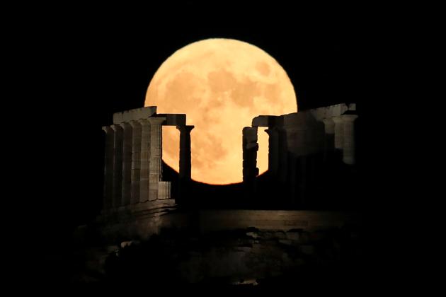 Sturgeon Moon, August’s full moon, in pictures | Hindustan Times