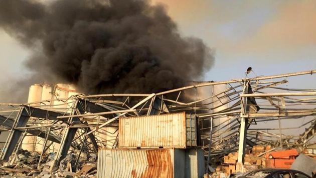 Smoke rises in Beirut, Lebanon August 4, 2020.(Reuters photo) Smoke rises in Beirut, Lebanon August 4, 2020.(Reuters photo)