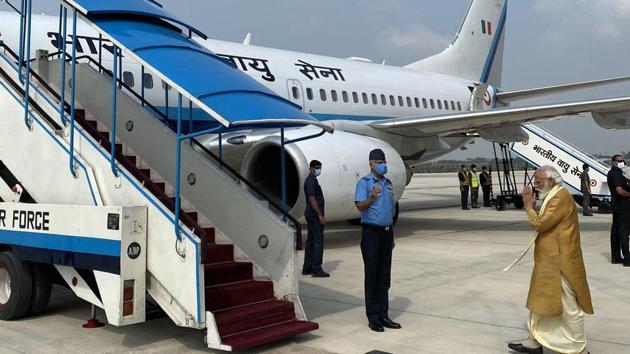 PM Modi set to board plane to Ayodhya.(ANI) PM Modi set to board plane to Ayodhya.(ANI)