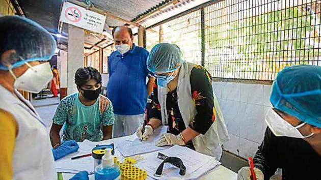 Medical personnel at work during a serological survey at Pratap Nagar on Tuesday. Results are likely by August 10. (Amal KS/HT PHOTO) Medical personnel at work during a serological survey at Pratap Nagar on Tuesday. Results are likely by August 10. (Amal KS/HT PHOTO)
