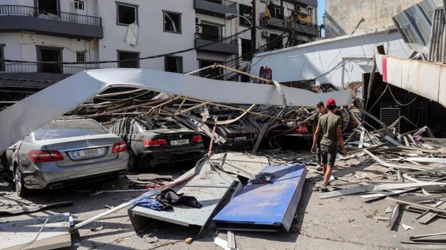 Debris from a residential apartment block covers automobiles parked outside in Beirut, Lebanon, on Wednesday, Aug. 5, 2020.(Bloomberg photo) Debris from a residential apartment block covers automobiles parked outside in Beirut, Lebanon, on Wednesday, Aug. 5, 2020.(Bloomberg photo)