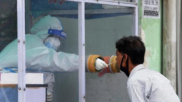 A health worker collects a swab sample from a man to test for COVID-19 infection in Vasudhra Enclave, New Delhi on August 4. According to the Delhi government’s latest health bulletin, Delhi recorded 1076 new cases on August 5, taking the total number of infections to 140,232. 16,785 new tests were conducted in the day. (Mohd Zakir / HT Photo)