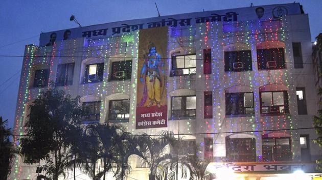 MP Pradesh Congress Committee headquarters illuminated to celebrate the groundbreaking ceremony of the Ayodhya's Ram Temple on Wednesday.(PTI Photo)