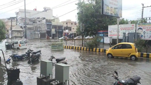 The MeT department has predicted heavy to very heavy rainfall with intense spells to occur at some places in six of 13 districts in Uttarakhand over the next three days.(HT File / Photo used for representational purpose only)