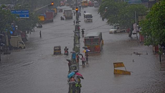 An aerial view of LBS road in Kurla, Mumbai on August 4. Several roads and areas in south Mumbai which had never witnessed water logging in the past, were flooded and scores of vehicles, including BEST buses, were stranded on roads. (Vijayanand Gupta / HT Photo)