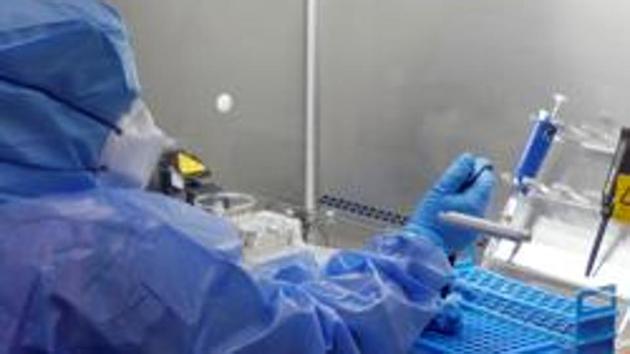 A health personnel processes coronavirus disease (COVID-19) tests in a lab at the Government Medical College in Kochi, Kerala.(REUTERS File) A health personnel processes coronavirus disease (COVID-19) tests in a lab at the Government Medical College in Kochi, Kerala.(REUTERS File)