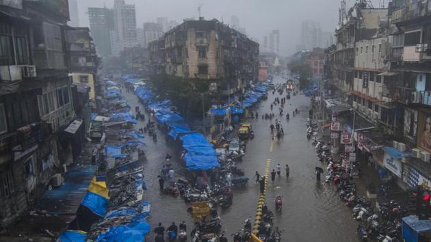 A view of Null Bazar amid heavy rain in Mumbai on August 5. Mumbai received the highest rainfall of the season within just 12 hours on August 5 besides the highest ever wind speed, PTI reported. (Pratik Chorge / HT Photo)