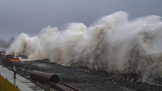 Sea waves crash ashore during high tide at Marine Drive in Mumbai on August 5. Vihar lake, one of the reservoirs supplying water to Mumbai, overflowed on August 5 at 10 pm due to incessant rains in its catchment areas. The lake has a water capacity of 26,968 million litres. Vihar is the second lake after Tulsi which has overflowed, PTI reported. (Pratik Chorge / HT Photo)
