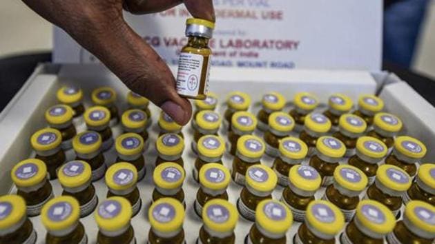 On Thursday evening, India’s Covid-19 count crossed the 20-lakh mark and recorded the highest single-day spike of 62,538 cases on Friday, the Union Ministry of Health and Family Welfare data showed.(PTI PHOTO.) On Thursday evening, India’s Covid-19 count crossed the 20-lakh mark and recorded the highest single-day spike of 62,538 cases on Friday, the Union Ministry of Health and Family Welfare data showed.(PTI PHOTO.)