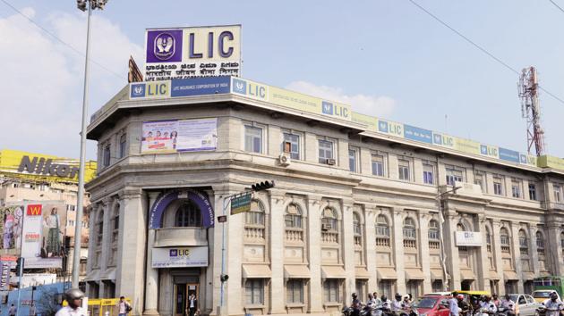 According to the latest data issued by LIC, the state-run insurer’s gross non-performing asset (NPA) ratio in its debt portfolio jumped to 8.17% at the end of March 2020 from 6.15% in fiscal 2019(Hemant Mishra/Mint file photo)