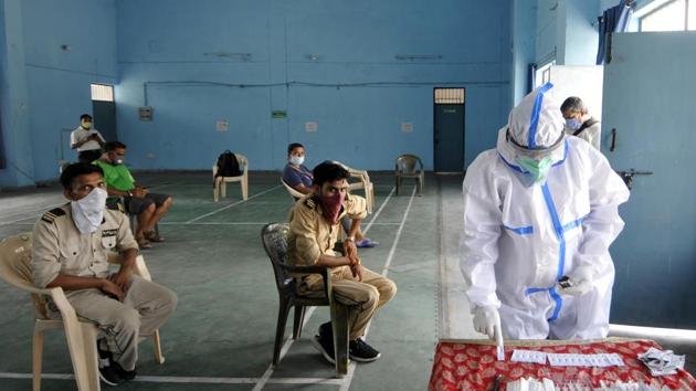 Private security guards wait to be tested for coronavirus infection, at Sector 46, in Noida on August 04, 2020.(Sunil Ghosh/HT Photo)
