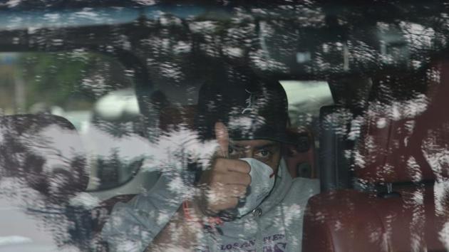 Abhishek Bachchan was discharged from the Nanavati hospital on Saturday and was clicked by paparazzi on his way back home. (Varinder Chawla)