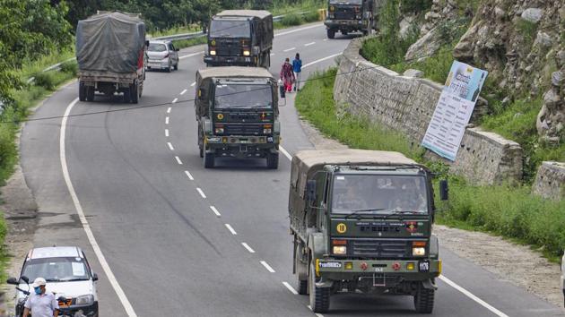 Indian Army trucks move towards Ladakh amid LAC border tension, at Manali-Leh highway.(PTI) Indian Army trucks move towards Ladakh amid LAC border tension, at Manali-Leh highway.(PTI)