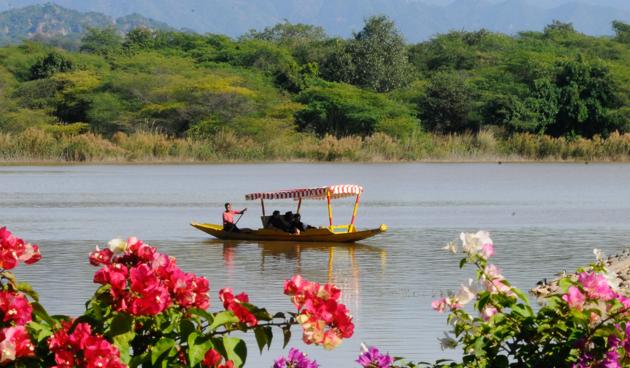 People enjoying shikara boating at Sukhna Lake in Chandigarh.(HT Photo)