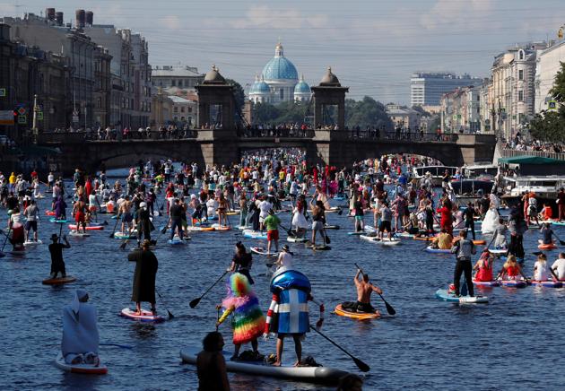 More than a couple hundred people participated in the Fontanka-SUP stand up paddle boarding festival in Saint Petersburg, Russia August 8, 2020. (REUTERS)