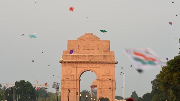 In Delhi, places like India Gate would turn into hubs of kite flying during Independence Day celebrations.(Photo: Amal KS/HT) In Delhi, places like India Gate would turn into hubs of kite flying during Independence Day celebrations.(Photo: Amal KS/HT)