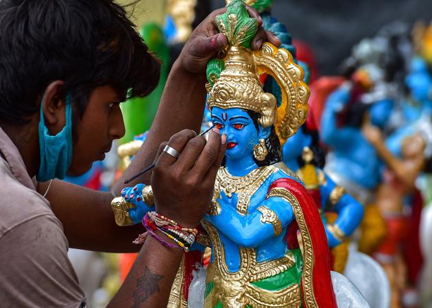 An artist from Rajasthan gives final touches to Krishna idols ahead of Janmashtami festival, in Bengaluru, Friday, Aug. 7, 2020. (PTI)