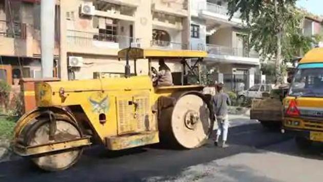 The MC had floated tenders for various road works in July this year.(HT File) The MC had floated tenders for various road works in July this year.(HT File)