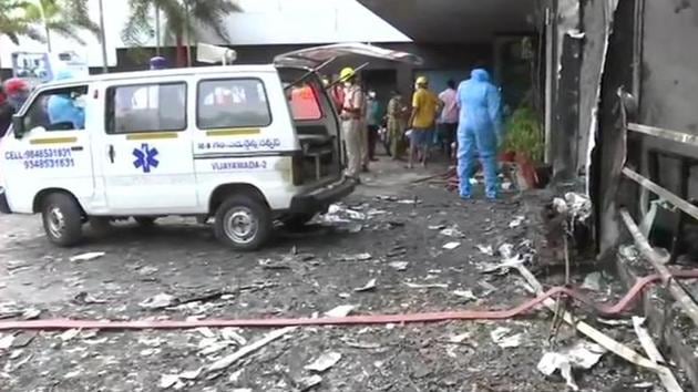 Vijayawada city police commissioner B Srinivasulu said the control room had received a call at around 5.15am about the fire breaking out in the hotel.(ANI)