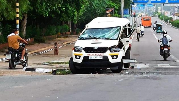 Delhi Police head constable killed after speeding car rams into patrol ...