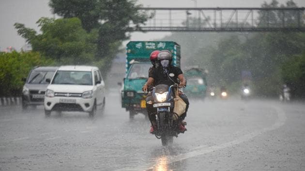 Delhi, as on Sunday, had a monsoon deficiency of 33% since June 1. But this number is likely to fall by Monday evening.(Amal KS/HT Photo)