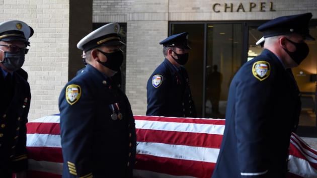 Members of the Houston Fire Department carry the casket of a firefighter who died of Covid-19 on August 8. “There’s no national strategy, no national leadership, and there’s no urging for the public to act in unison and carry out the measures together,”Dr. David Ho, director of the Aaron Diamond AIDS Research Center at Columbia University Irving Medical Center told AP. “That’s what it takes, and we have completely abandoned that as a nation.” (Callaghan O'Hare / REUTERS)