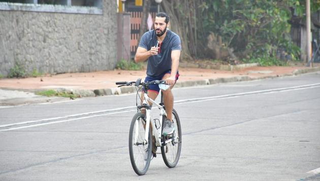 Dino Morea seen riding his bike around Mumbai. Dino Morea seen riding his bike around Mumbai.