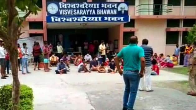 Covid-19 positive patients staging a protest at Covid care centre in Uttarakhand’s Pantnagar.(HT Photo)