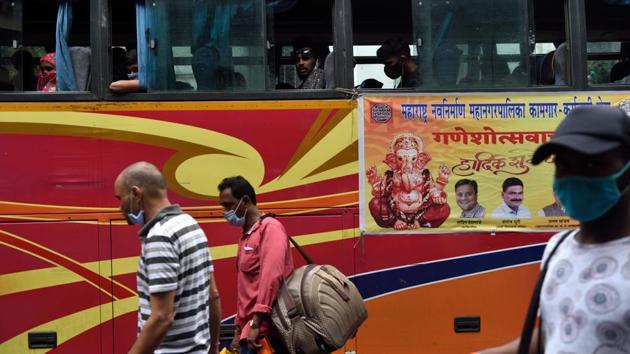 People head to board a bus arranged by the Maharashtra Navnirman Sena (MNS) party to ferry people home for Ganesh Chaturthi at Dadar in Mumbai on August 8. State health department data on August 11 showed that 3,58,421 Covid-19 patients have recovered from their viral infection and discharged from various healthcare facilities in the state to date. (Satish Bate / HT Photo)