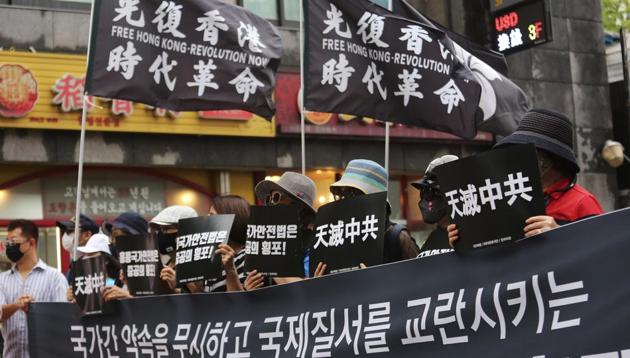 Protesters denounce the arrest of Hong Kong media tycoon Jimmy Lai during a rally against the National Security Law imposed in Hong Kong near the Chinese Embassy in Seoul, South Korea, Tuesday, Aug. 11, 2020. (AP photo) Protesters denounce the arrest of Hong Kong media tycoon Jimmy Lai during a rally against the National Security Law imposed in Hong Kong near the Chinese Embassy in Seoul, South Korea, Tuesday, Aug. 11, 2020. (AP photo)