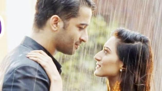 Actors Erica Fernandes and Shaheer Sheikh in a rain sequence from their popular show Kuch Rang Pyar Ke Aise Bhi.