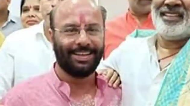 Additional director general of police of the Meerut zone, Rajeev Sabharwal, said police teams had reached the scene of the crime and were gathering evidence to identify the killers.((Twitter/Sanjay4BJP) Additional director general of police of the Meerut zone, Rajeev Sabharwal, said police teams had reached the scene of the crime and were gathering evidence to identify the killers.((Twitter/Sanjay4BJP)