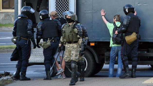 Riot police detain a reporter during a rally in Minsk on August 11, 2020. AP wrote that nearly 30 journalists are among those detained, the Belarusian Association of Journalists said Wednesday. Three already were sentenced to 10 to 15 days of administrative arrest and 25 more remain in custody, awaiting their turn to face a court. (Sergei Gapon / AFP)