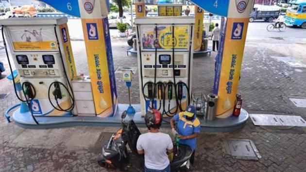 An employee attends to a customer at a petrol pump in Kolkata.(PTI file photo)