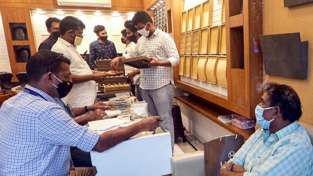 Customs officials raid a jewellery shop in Kozhikode for alleged involvement in the Kerala gold smuggling case.(PTI FILE PHOTO)