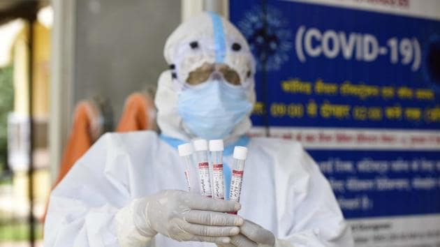 In the last two weeks, with new cases in the US and Brazil hitting a plateau, the third (and most severe) wave of infections has started exhibiting signs that it may be relenting, shows data.(HT Photo) In the last two weeks, with new cases in the US and Brazil hitting a plateau, the third (and most severe) wave of infections has started exhibiting signs that it may be relenting, shows data.(HT Photo)