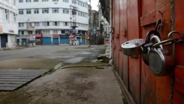 Inter-district movement of passenger vehicles and people, which was earlier allowed only on Mondays and Tuesdays, will now be allowed between Monday and Friday with vehicles plying with 50% capacity.(File photo for representation)