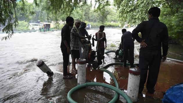 PWD workers pumping out water on the Ring Road in New Delhi on August 13.  (Arvind Yadav / HT Photo) 