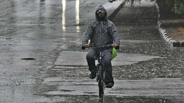 A cyclist out in the rain at Jangpura in New Delhi on August 13. Kuldeep Srivastava, the head of the IMD’s regional forecasting centre told PTI that the Southwesterly winds from the Arabian Sea and easterly winds from the Bay of Bengal catalysed the rain which is likely to continue in the capital over the next two days.  (Biplov Bhuyan / HT Photo) 
