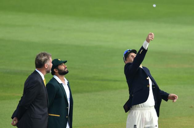 Cricket - Second Test - England v Pakistan - Ageas Bowl, Southampton, Britain - August 13, 2020 England's Joe Root and Pakistan's Azhar Ali during the coin toss before the match, as play resumes behind closed doors following the outbreak of the coronavirus disease (COVID-19) Glyn Kirk/Pool via REUTERS (REUTERS)