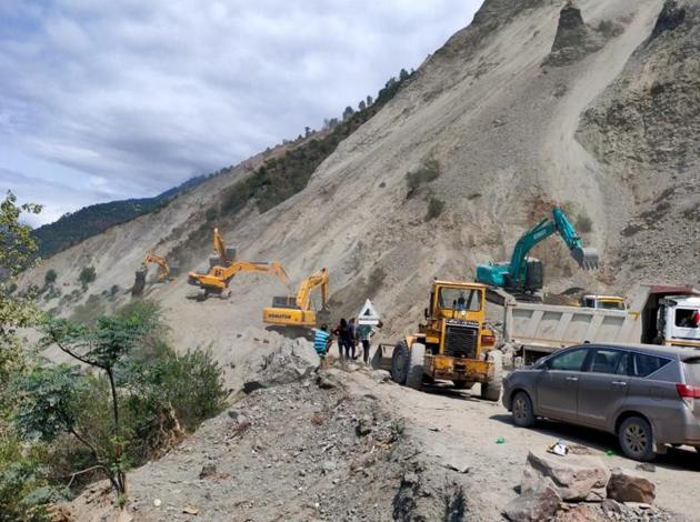 Landslide: Jammu-Kashmir highway remains blocked for second day ...