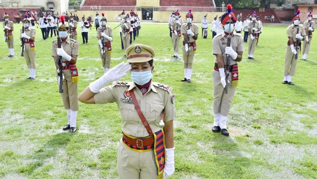 Punjab police personnel wearing face masks seen during a full dress rehearsal for the 74th Independence Day celebrations at Guru Nanak Stadium in Amritsar, on August 14. (Sameer Sehgal / HT Photo)