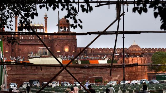 Preparations underway for the 74th Independence Day celebrations, at Red Fort, in Delhi.(Arvind Yadav/HT PHOTO)