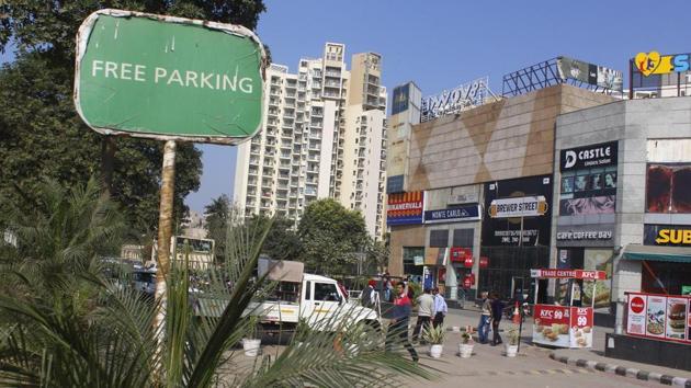 According to the report, more office space was leased in Noida in January-June as supply was available at much lower rentals in the satellite city.(Yogendra Kumar/HT PHOTO)