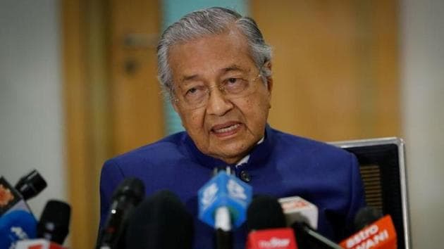 Malaysia's former Prime Minister Mahathir Mohamad speaks during a news conference in Kuala Lumpur.(Reuters)