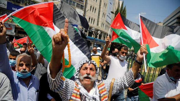 Palestinians take part in a protest against the United Arab Emirates' deal with Israel to normalise relations, in Nablus in the Israeli-occupied West Bank.(REUTERS)
