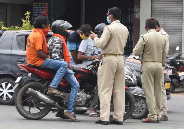 According to officials, the decision was taken in a review meeting of the Supreme Court-appointed Environment Pollution (Prevention and Control) Authority and senior officials of the SDMC. (Photo by Diwakar Prasad/ Hindustan Times)