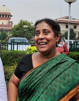 Ilina Sen smiles outside the Supreme Court in New Delhi in a picture dated 15 April 2011 after the apex court granted bail to her husband Binayak Sen, who was sentenced to life imprisonment by a Chhattisgarh court.(PTI) Ilina Sen smiles outside the Supreme Court in New Delhi in a picture dated 15 April 2011 after the apex court granted bail to her husband Binayak Sen, who was sentenced to life imprisonment by a Chhattisgarh court.(PTI)