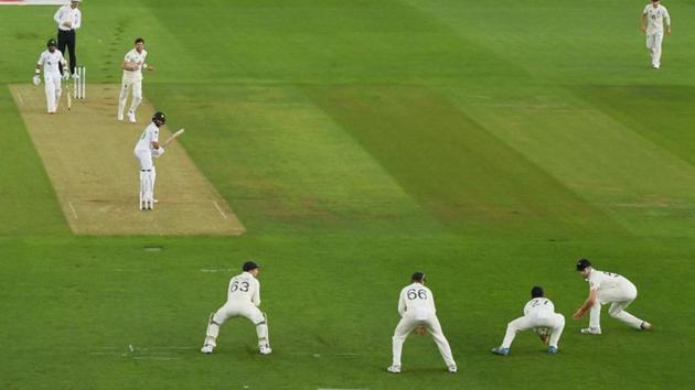 England's Rory Burns takes a catch to dismiss Pakistan's Azhar Ali off the bowling of James Anderson. (REUTERS) England's Rory Burns takes a catch to dismiss Pakistan's Azhar Ali off the bowling of James Anderson. (REUTERS)